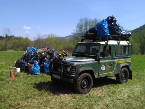 brigáda - čistenie PR Meandre Hrona od odpadu